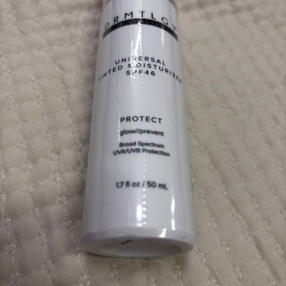 DRMTLGY Anti-Aging Tinted Moisturizer SPF 46 – Sheer Face Sunscreen UVA/UVB - Picture 6 of 8